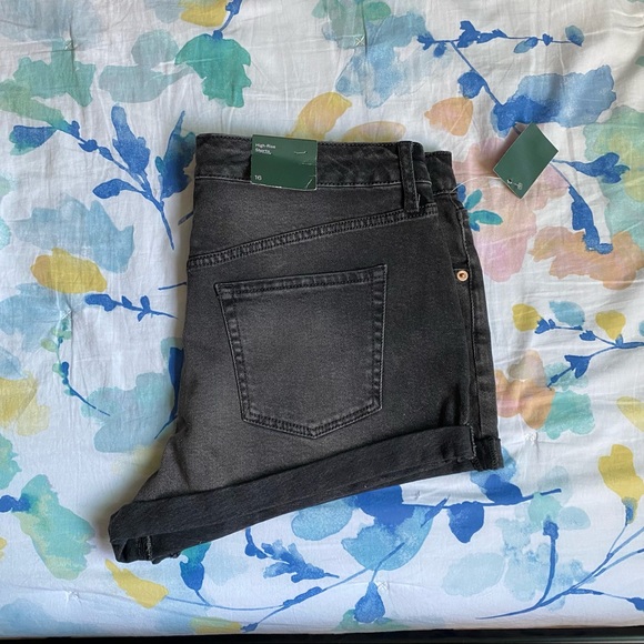 Jean Shorts - Picture 3 of 3